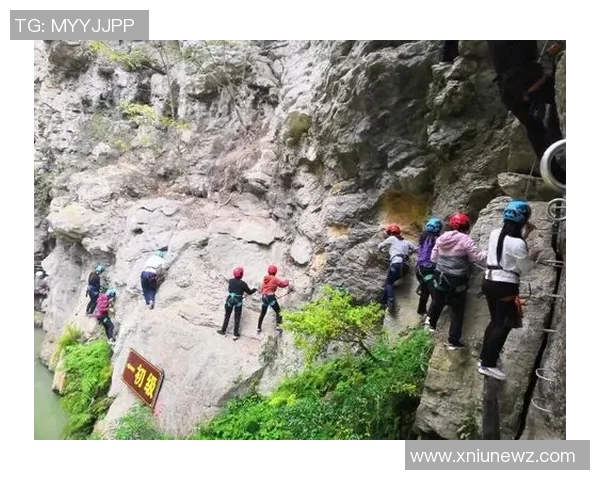 北京攀岩队团队协作模式深度解析与其他队伍的对比研究 北京攀岩队团队协作模式深度解析与其他队伍的对比研究